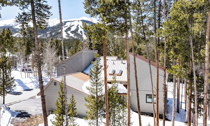 Warrior's Mark West Casa | 5 bedroom. Near Ski Trail and Hiking. Mtn Views!