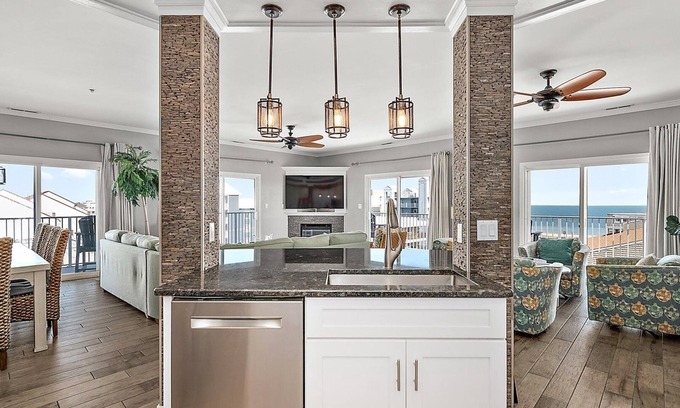 North Ocean City Condominio | Precioso ático totalmente reformado con excelentes vistas y 1 plaza a la playa con piscina grande