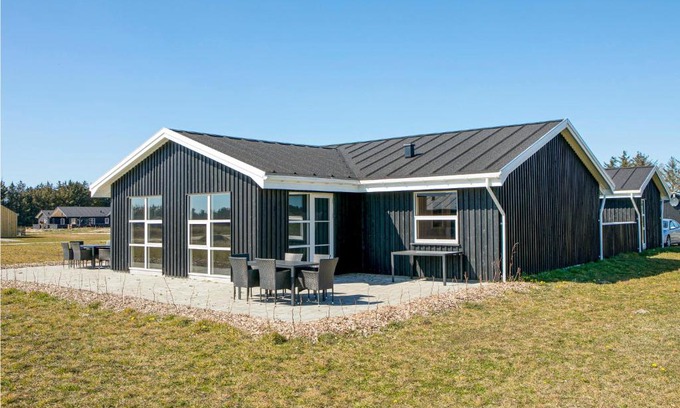 Grønhøj Casa | 5 Bedroom Pet Friendly Home In Løkken