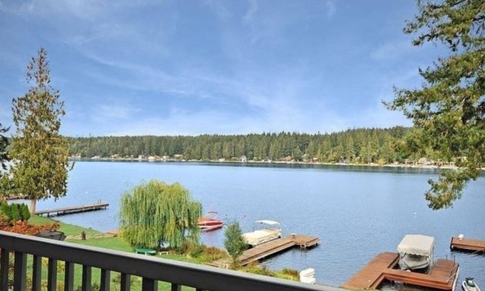 Grapeview Casa | Bunkhouse de 5 habitaciones más, 2 1/2 baños ~ Mason Lake Waterfront Home