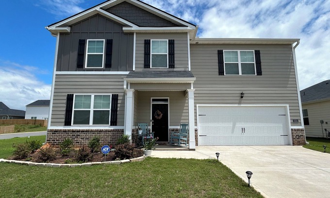 Graniteville Casa | 5 bedroom spacious home, with charcoal grill and seating. Peaceful neighborhood.