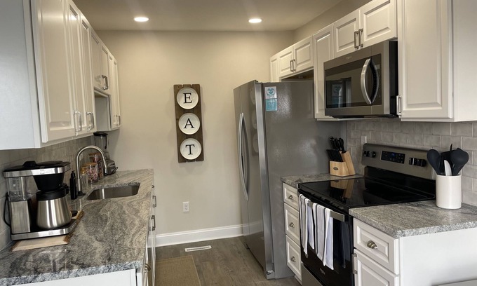 New Castle Casa | 5 Bedroom Townhome near UD campus