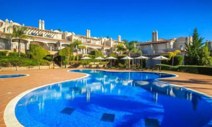 Cerro do Mocho Villa | 5 bedroom townhouse with communal pool in the Crest A436 - Almancil, Algarve