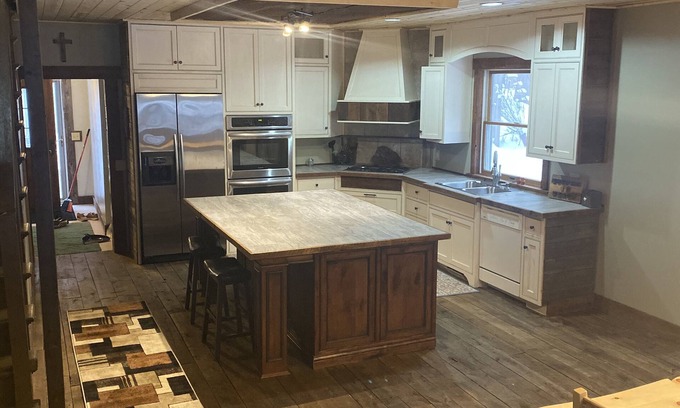 Pequot Lakes Casa | Casa rústica MUY ESPACIOSA de 5 dormitorios en el lago