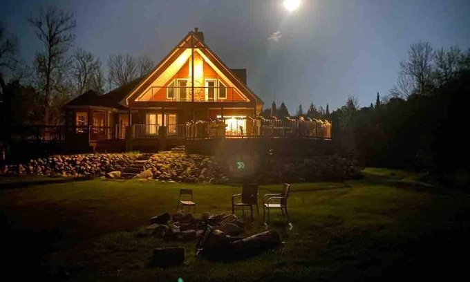 Bonfield Cabaña | 5 Bedroom Waterfront Lake House