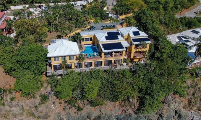 Tropaco Point Casa | 5 Bedroom Waterfront Villa Tryst