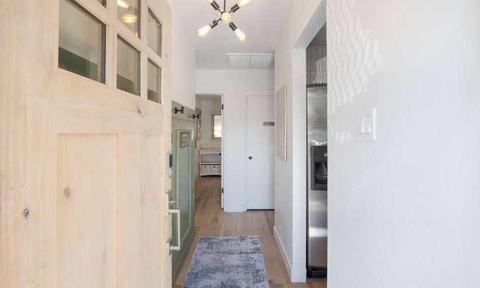 Represa Casa | 5-bedroom with fun accents and updated decor