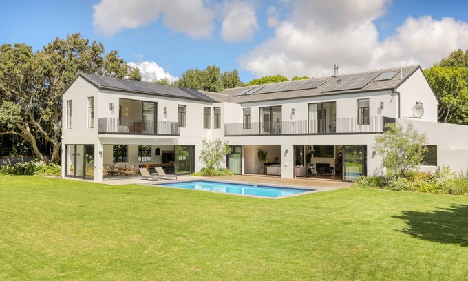 Constantia Casa | 5 bedroom with Stunning garden, pool and views. Dream family vacation home