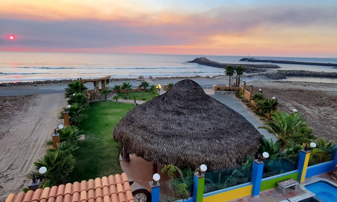 La Salina Casa | 5 habitaciones, frente a la playa, climatizada, piscina, casa, amplio patio trasero, unidad segura en el estacionamiento.