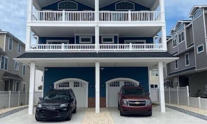 Townsend's Inlet Casa | 5 Bedrooms, Bonus Room with Elevator Townhouse!!