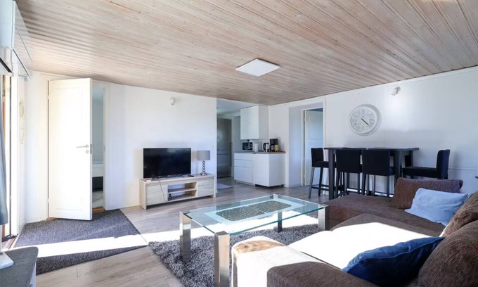 Molnlycke Apartamento | 5 Beds - Premium Home - Free Parking - Wifi