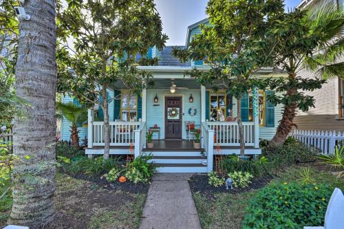 San Jacinto Casa | 5 Blocks to Beach Coastal Cottage in Galveston!