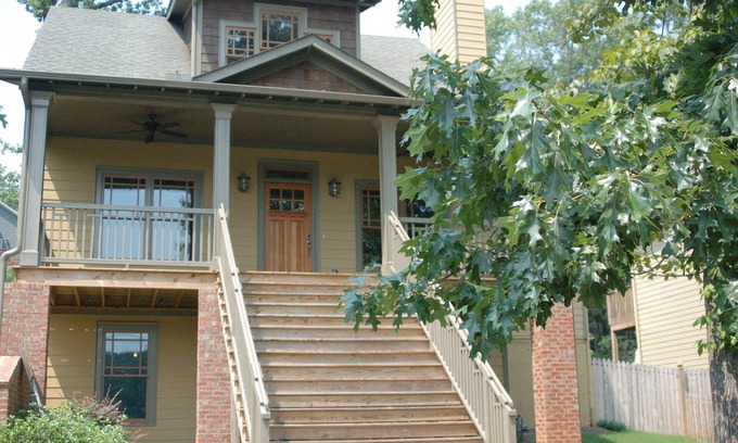 Belvedere Park Casa | 5 BR/3 BA for MidTerm or Long Term! InLaw Suite! Privacy fence! Jet Tub! Garage!