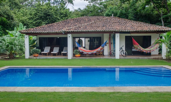 Playa Colorado Casa | 5 dormitorios / 4. 5 baños Casa W / piscina. ¡A solo 5 minutos a pie de la playa y las vacaciones de surf!