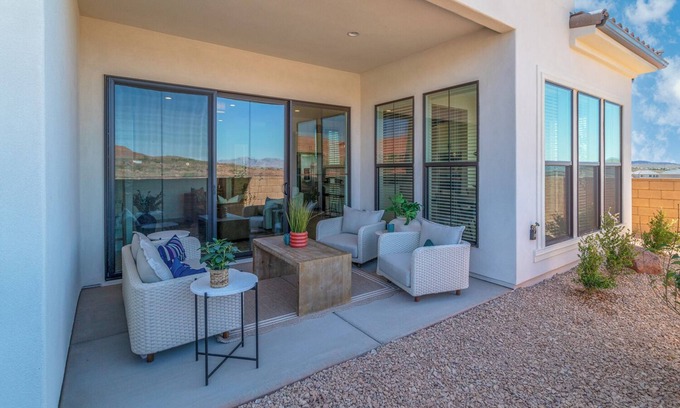 Washington Villa | Modern 5BR Desert Villa- Views Zion Family-Ready