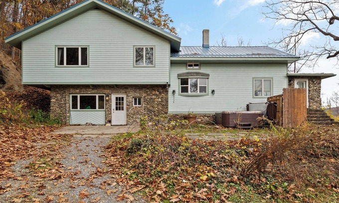 Honeoye Casa | 5 BR | Hot Tub | Valley View | Near Honeoye Lake