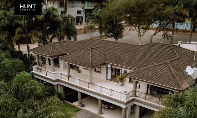 La Lucia Casa | 5 en-suite rooms, JoJo Tank Inverter, Fast free WiFi. Jacuzzi, Pool, Work Space.