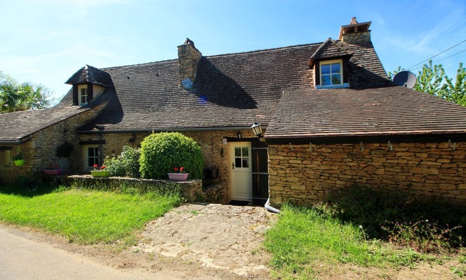 Le Buisson-de-Cadouin Casa | 5 casas rurales, una bonita casa de piedra y 2 piscinas en el corazón del Périgord Noir