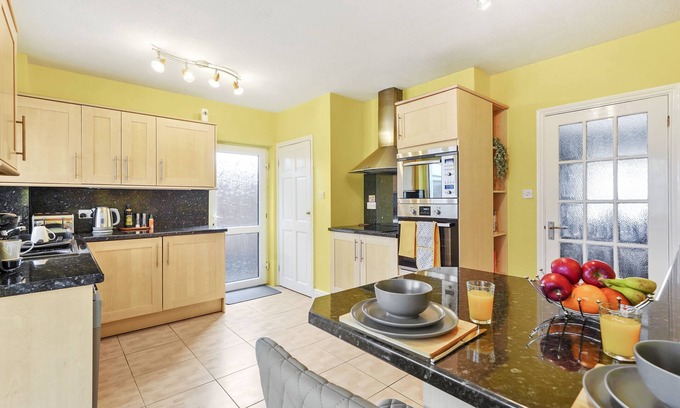 Haddenham Casa | Spacious house in easy travel time to Ely, Cambridge, Mildenhall and Lakenheath