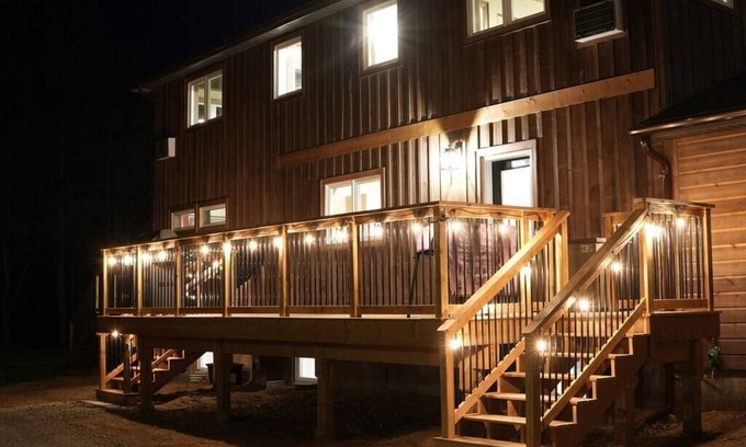 Algonquin Highlands Apartamento | #5 Lodge Room (1 Queen Bed)