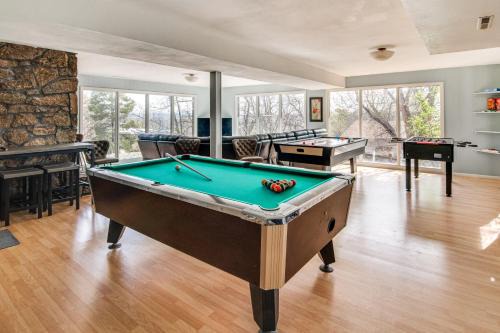 Skyway Casa | 5 Mi to Area Attractions Home with Indoor Hot Tub