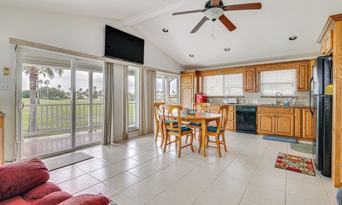 Port Isabel Casa | 5 Mi to Beaches: Sunny Port Isabel Golf Retreat
