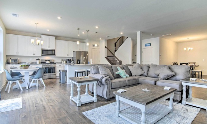 Millville Casa | 5 Mi to Bethany Beach: Modern Gem w/ Pool Access!