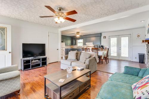 Hayesville Casa | 5 Mi to Chatuge Lake Hayesville Hideaway!