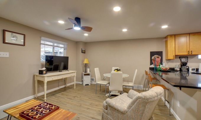 South Hills Casa | 5 Mi to Dtwn Pittsburgh: Home w/ Deck!