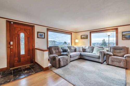 Gatewood Casa | 5 Mi to Dtwn Seattle Home with Ocean and City Views