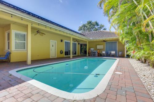 Jupiter Casa | 5 Mi to Jupiter Beach Park Poolside Oasis!