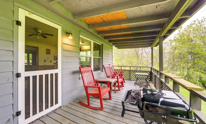 Waynesville Casa | 5 Mi to Lake Junaluska: Mtn Haven w/ Deck!
