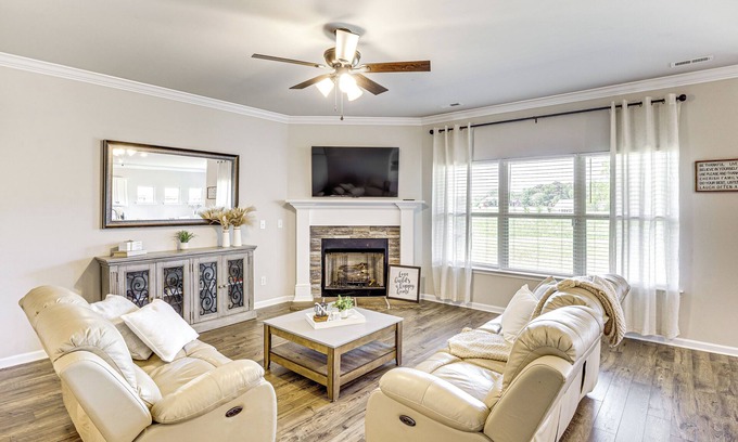 Athens Casa | 5 Mi to The Square: Athens Home w/ Pool Access!