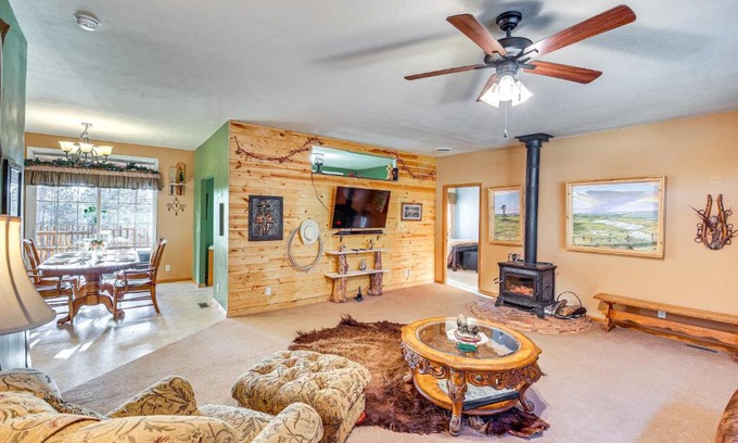 Hot Springs Casa | 5 Mi to Town Mtn-View Gem with Deck in Hot Springs