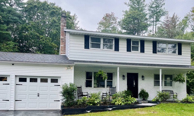 Saratoga Springs Casa | 5 Miles to Saratoga Springs Race Track-Family Friendly Home