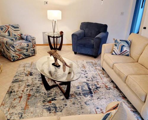 Thomas Drive Casa | 5 min Cozy Family Beach getaway