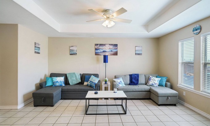 Corpus Christi Casa | 5 min from the beach! Spacious 3-bedroom house on the Padre Island!