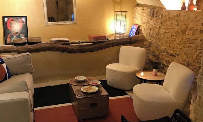 Saint-Maximin Casa | 5 min from Uzes Logement de charme with jacuzzi in its beautiful courtyard.