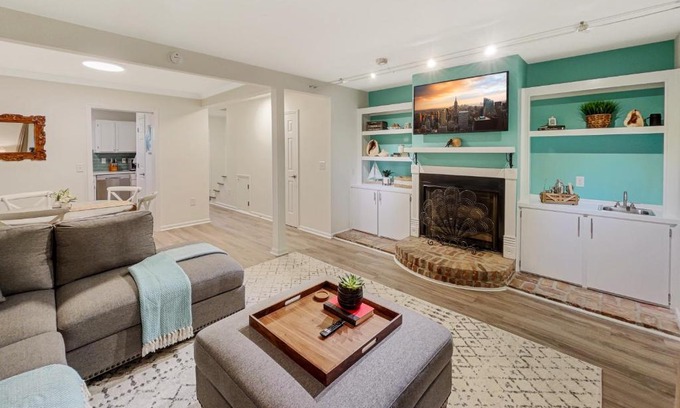 Old Village Casa | 5 Min to Beach—King Beds