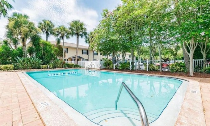 Anona Apartamento | 5 min to beach cozy renovated 2 bed 2 bath appt with grill and pool