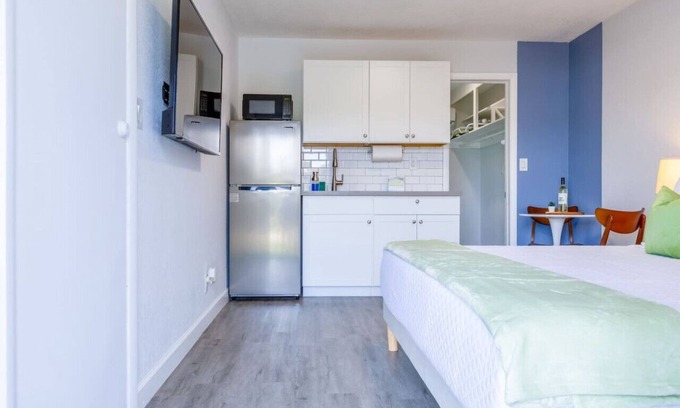 Coral Ridge Apartamento | 5 min to BEACH walk to restaurant, bars, mall, etc