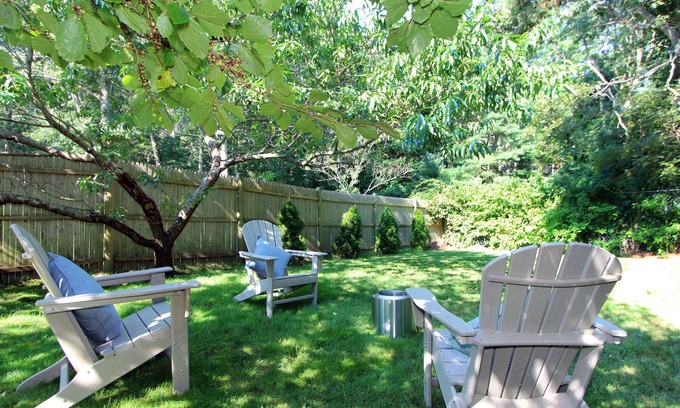 Sandwich Casa | 5 Min to Dining, Shops, Canal & Beach – Fire Pit, Grill, & Outdoor Dining