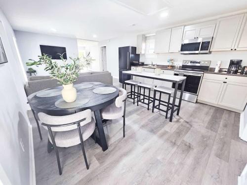 Burlington Casa | 5 Min to Elon - In Unit Washer and Dryer - Fast Wi-Fi