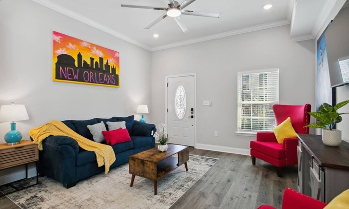 Tulane - Gravier Casa | 5 Min to FQ | Stylish 5BR | Outdoor Seating & Park