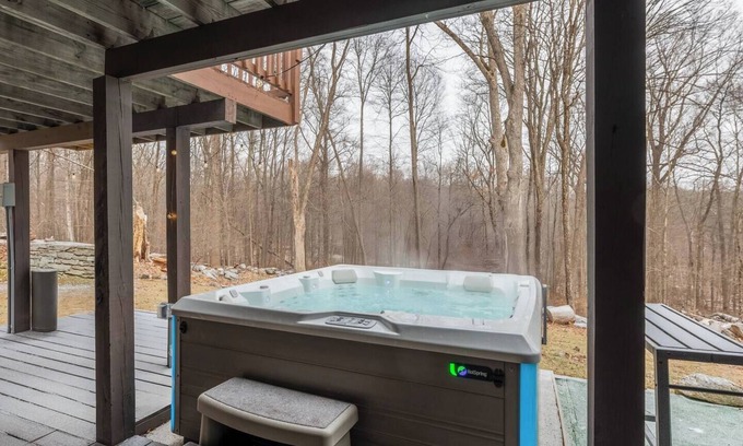 Glasser Casa | 5 min to Lake| Chic&Cozy| Hot Tub, 5 min to Lake| Chic&Cozy| Hot Tub