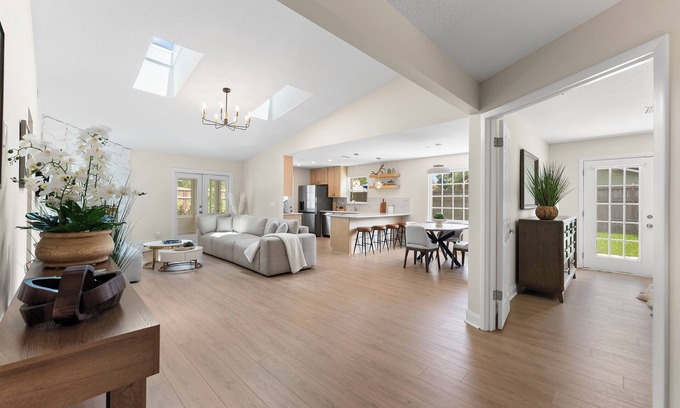 Isle of Palms Casa | 5 min to Mayo—luxury, comfort & care designed for patients & caregivers.