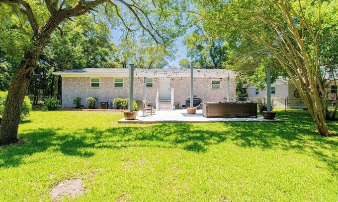 Warrington Casa | 5 min to NAS! 20 min to beach! 12 minutes to Pensacola downtown!