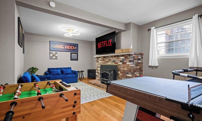 Summersville Casa | NEW 5 min to Summersville Lake I Hot Tub I Game Room I Grill I Fire pit