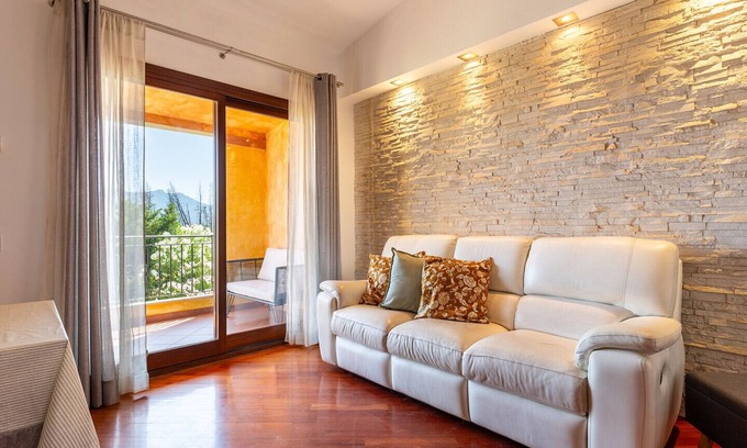 Maddalenedda Apartamento | A 5 min de la playa | Apartamento moderno cerca de Cagliari con balcón