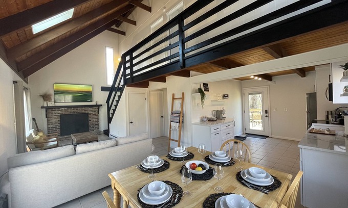 Lackawaxen Casa | 5 min walk to ski lifts & lodge! 25% off ski lifts & tubing! Modern, clean home!